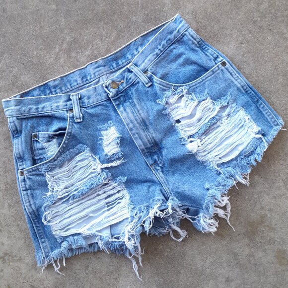 Y2k Vintage Reworked Wrangler 5 Pocket Distressed Jeans Shorts sz 14 (34 Mens - Picture 1 of 6